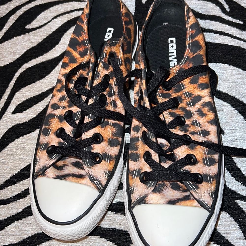 Leopard print converse shoes